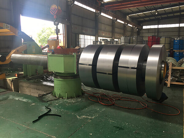 lubricate the slitting machine 2